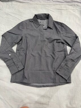 FIGS Women's Charcoal Button-Down Collar Scrubs Shirt